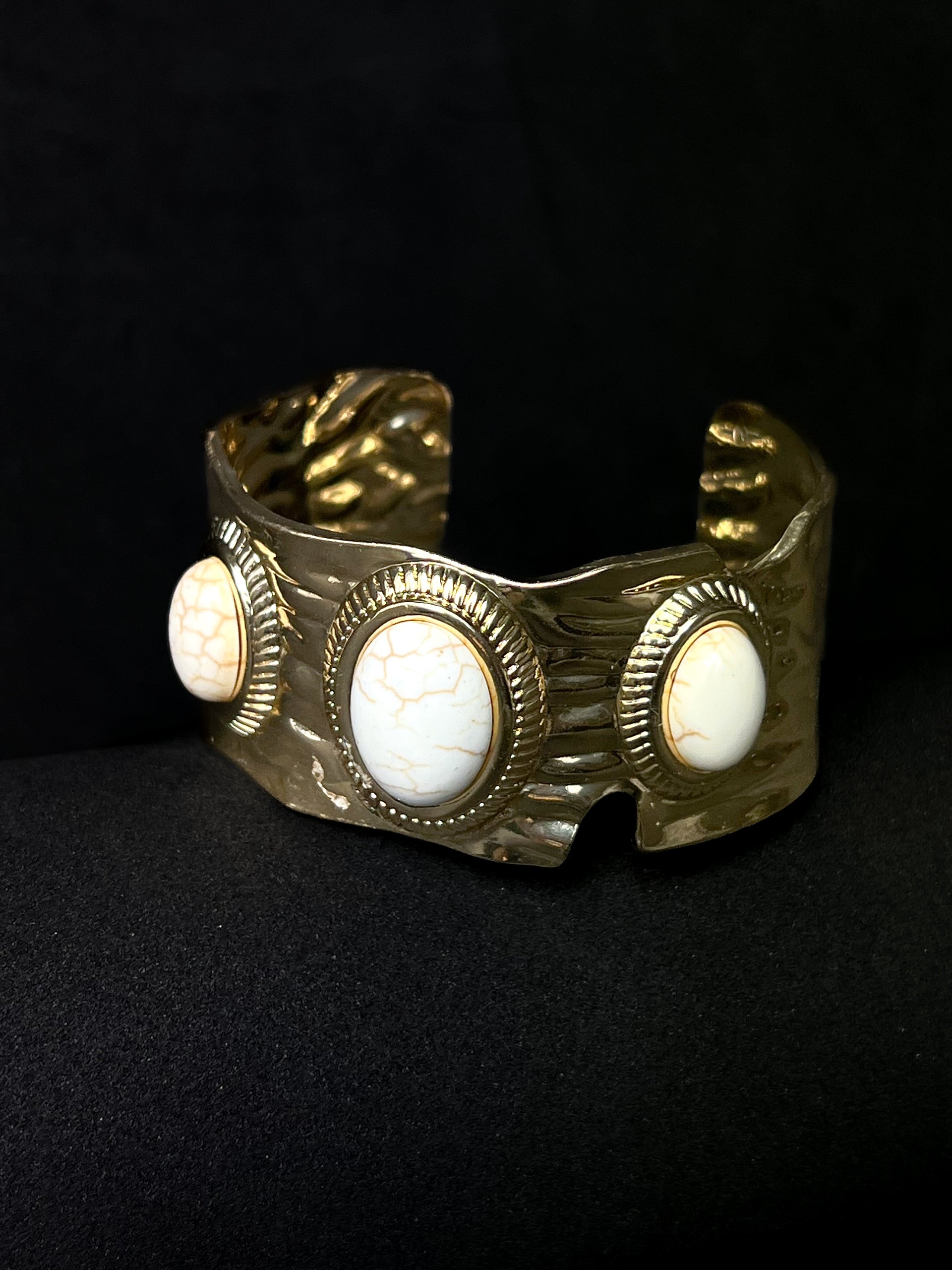 Bracelete Stones - Dourado/Branco