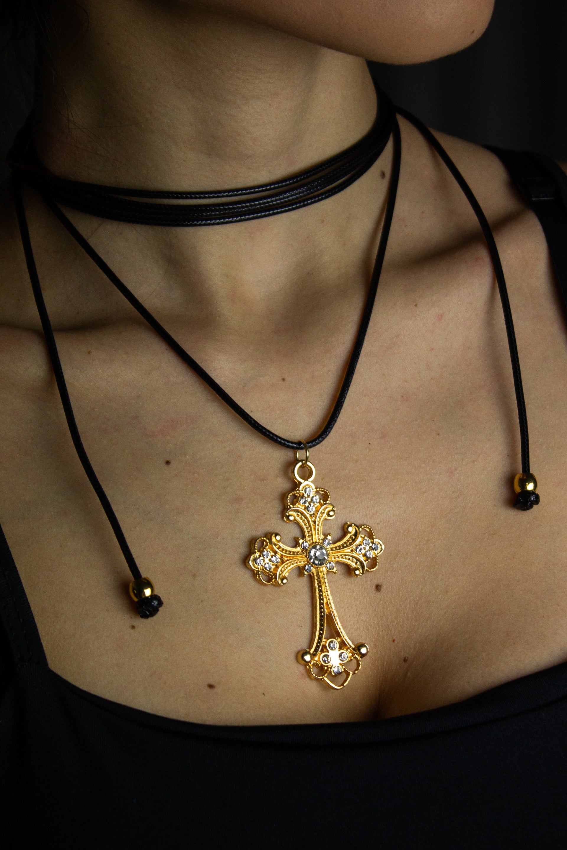 Colar Cruz Lightstone - Dourado