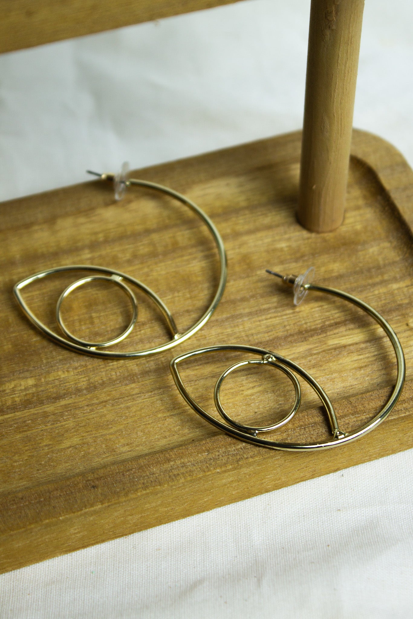 Brinco Argola Eye - Dourado