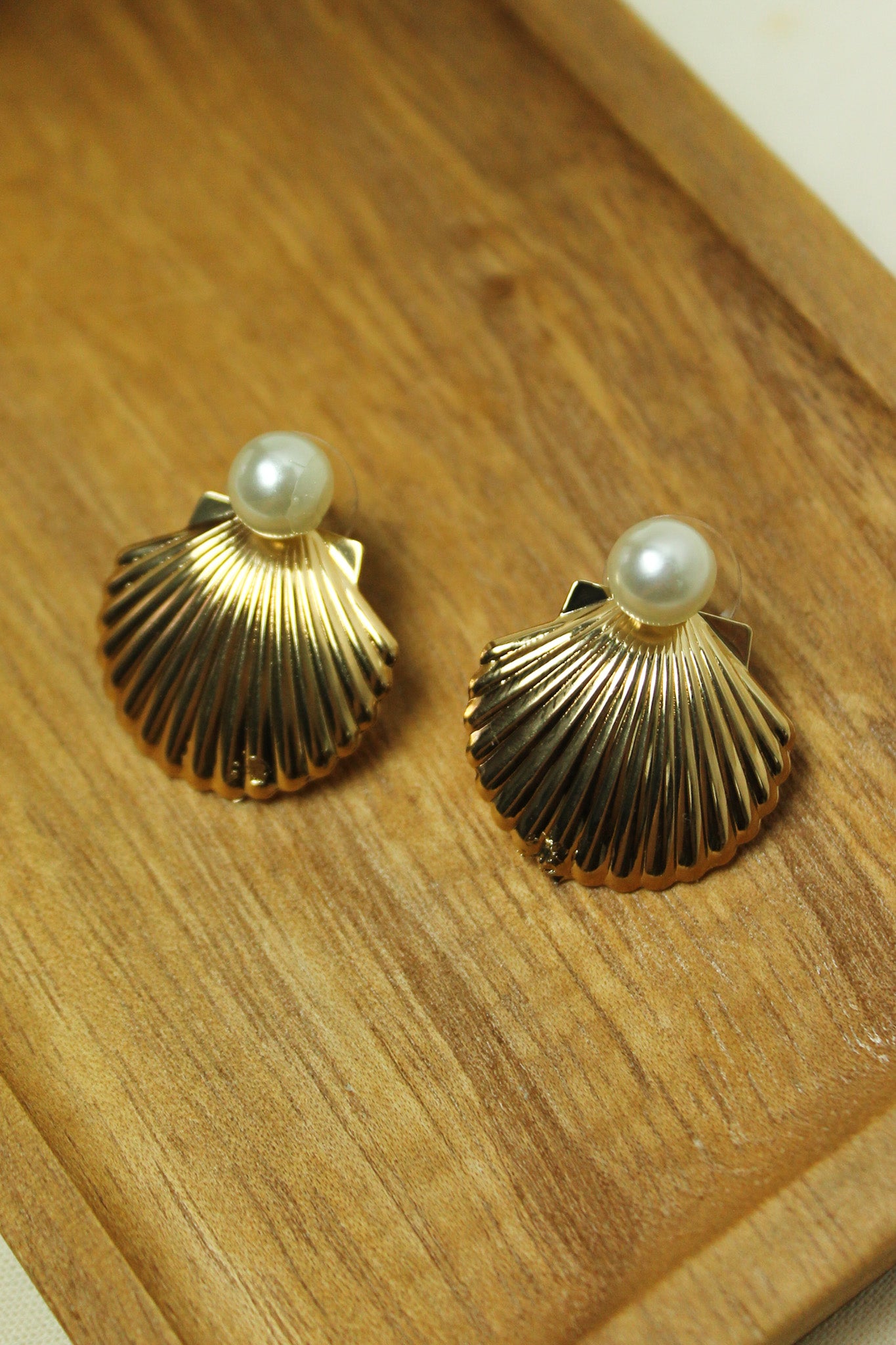 Brinco Concha - Dourado