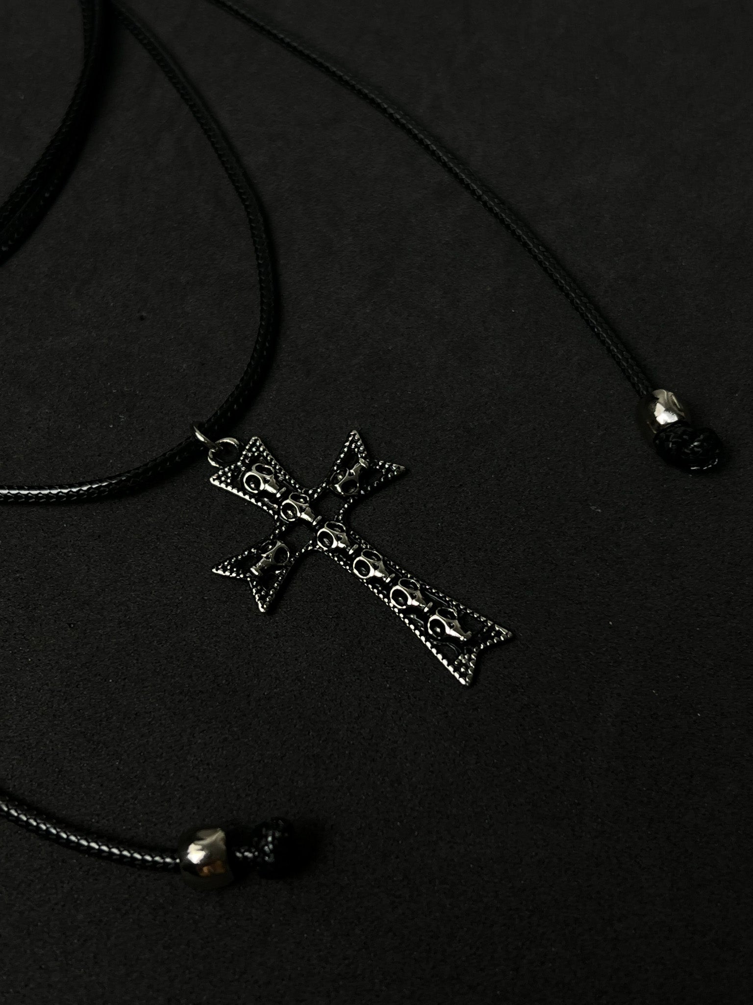 Colar Cruz Graveyard - Prata