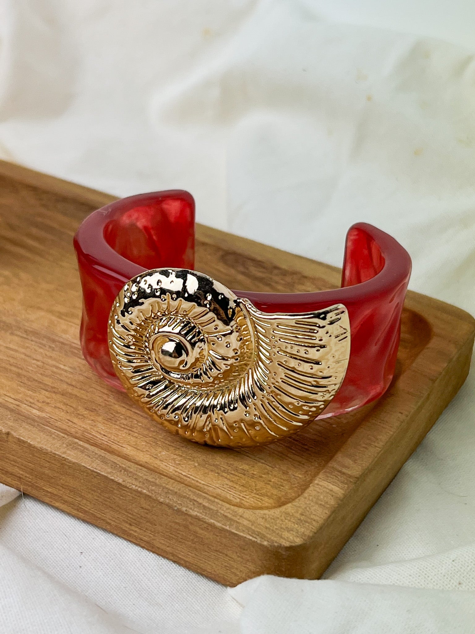 Bracelete Concha Resina - Vermelho/Dourado