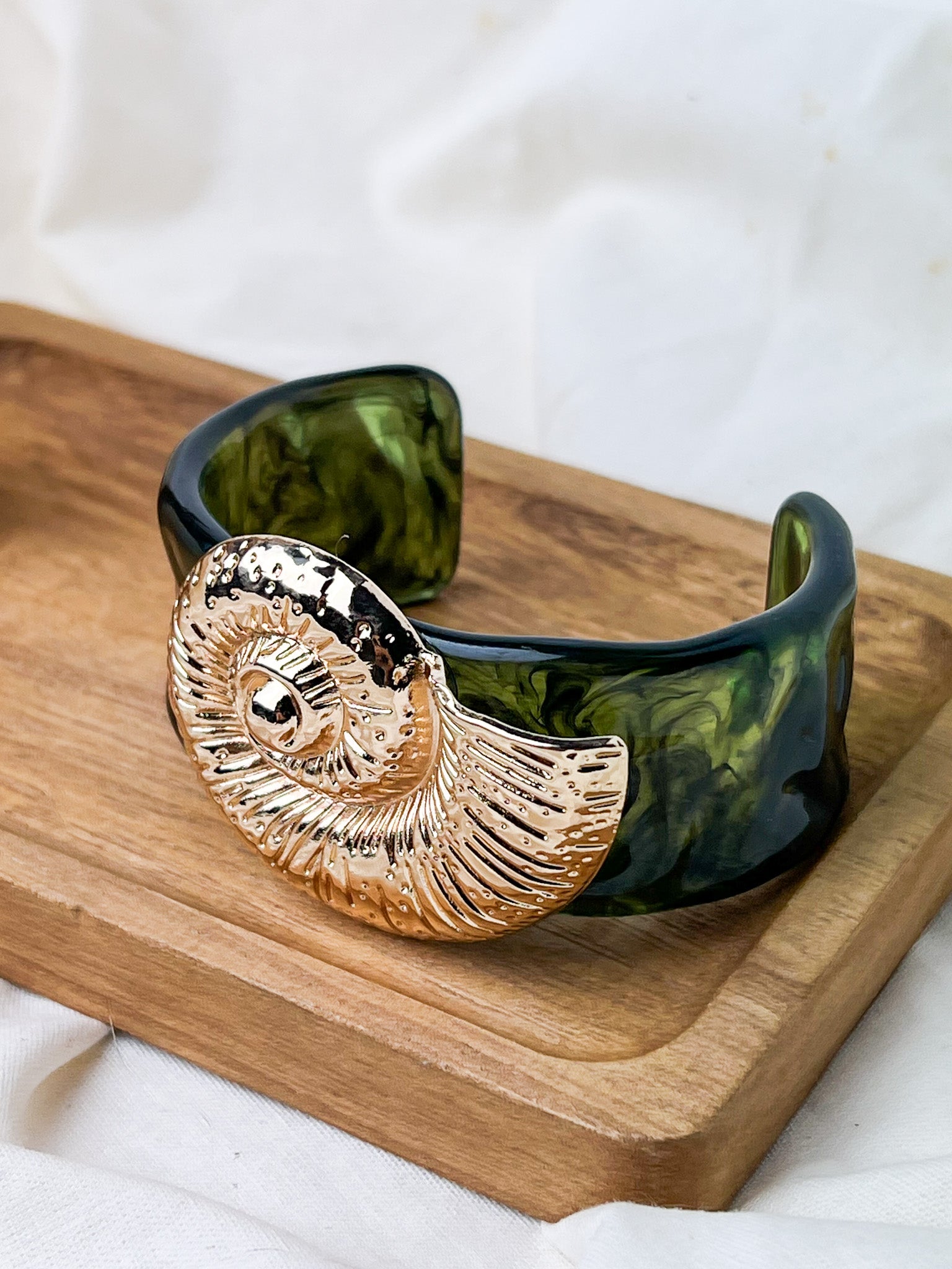 Bracelete Concha Resina - Verde/Dourado