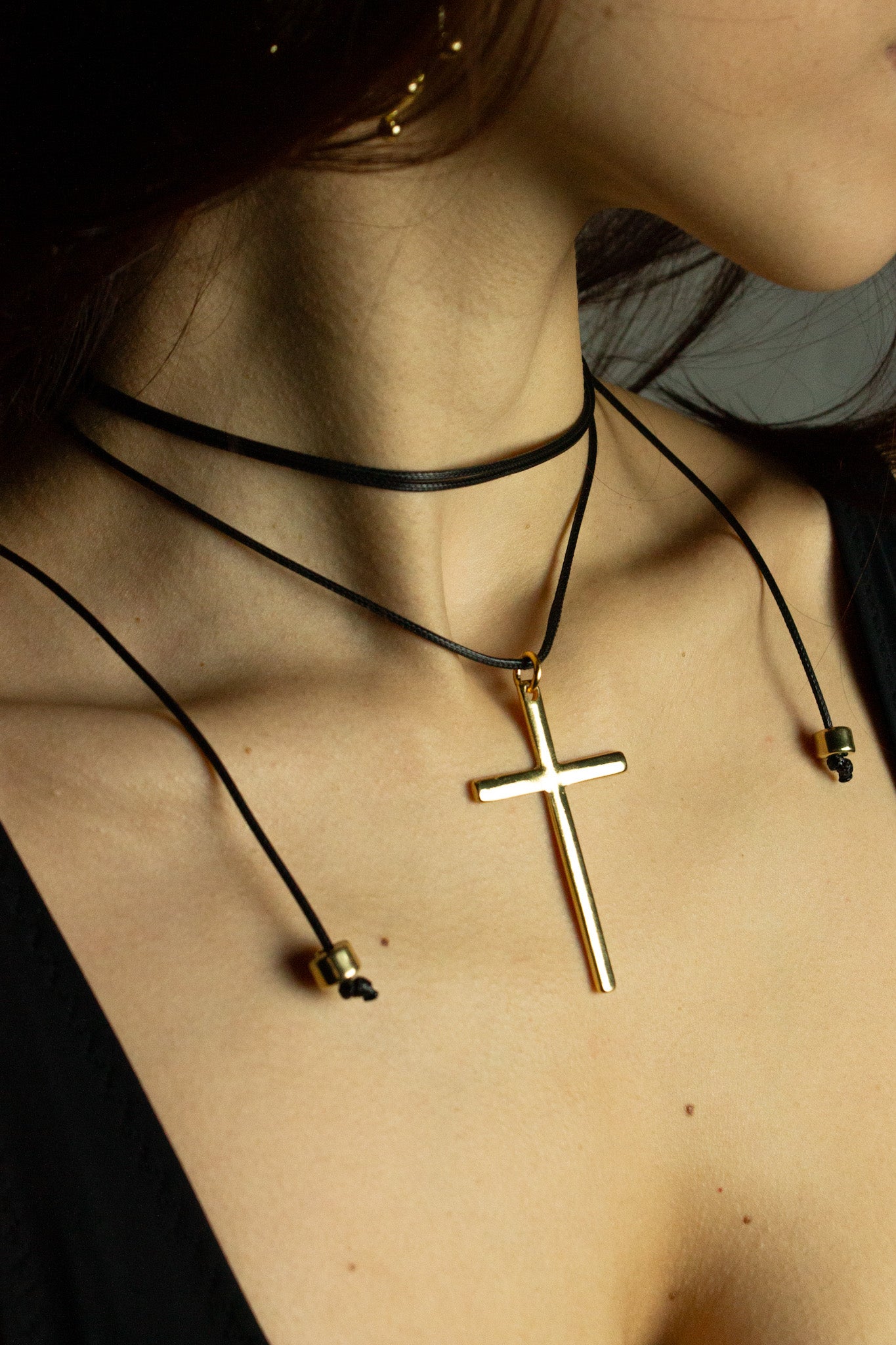 Colar Cruz Fita - Dourado