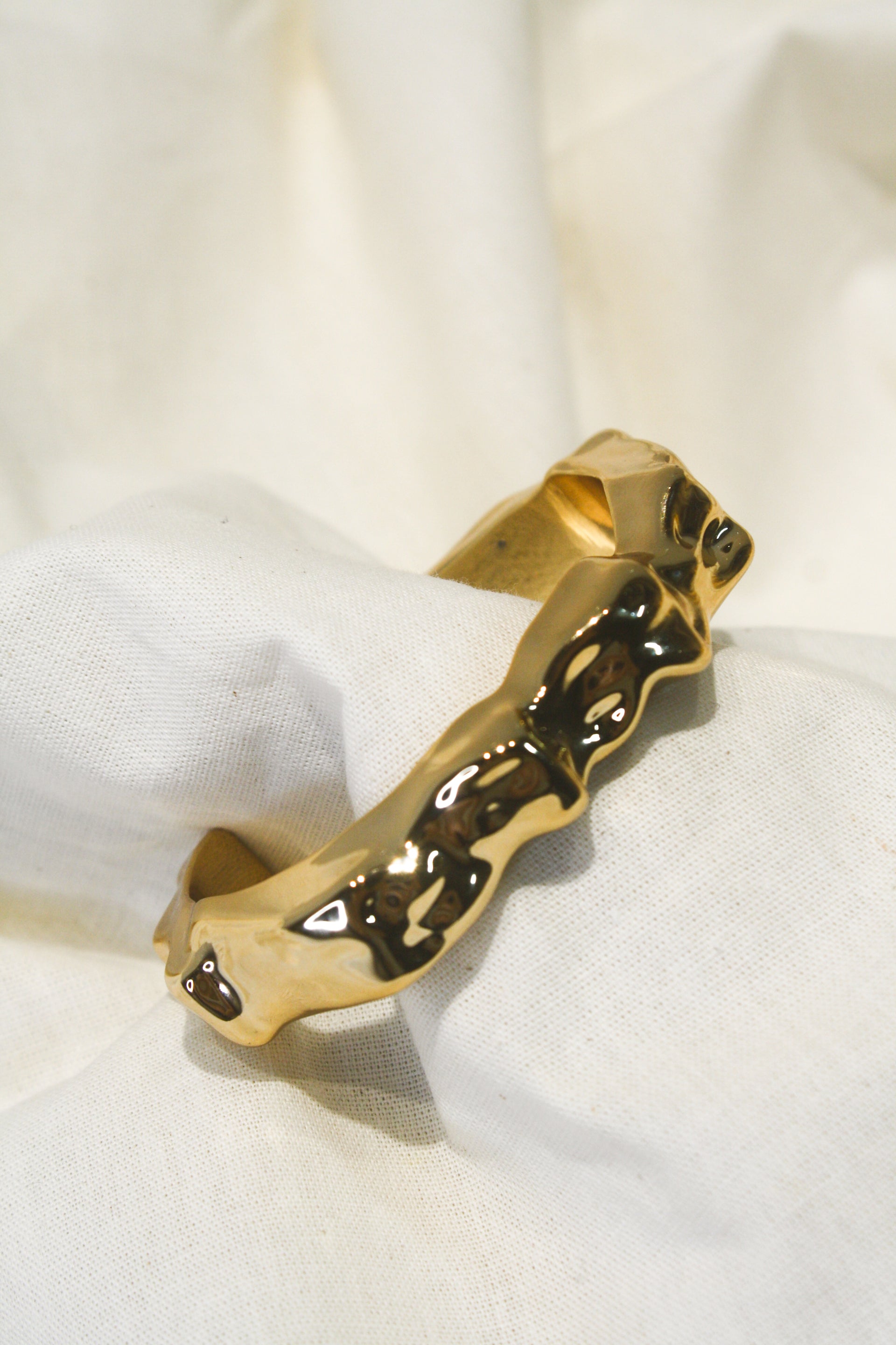 Bracelete Martelado - Dourado
