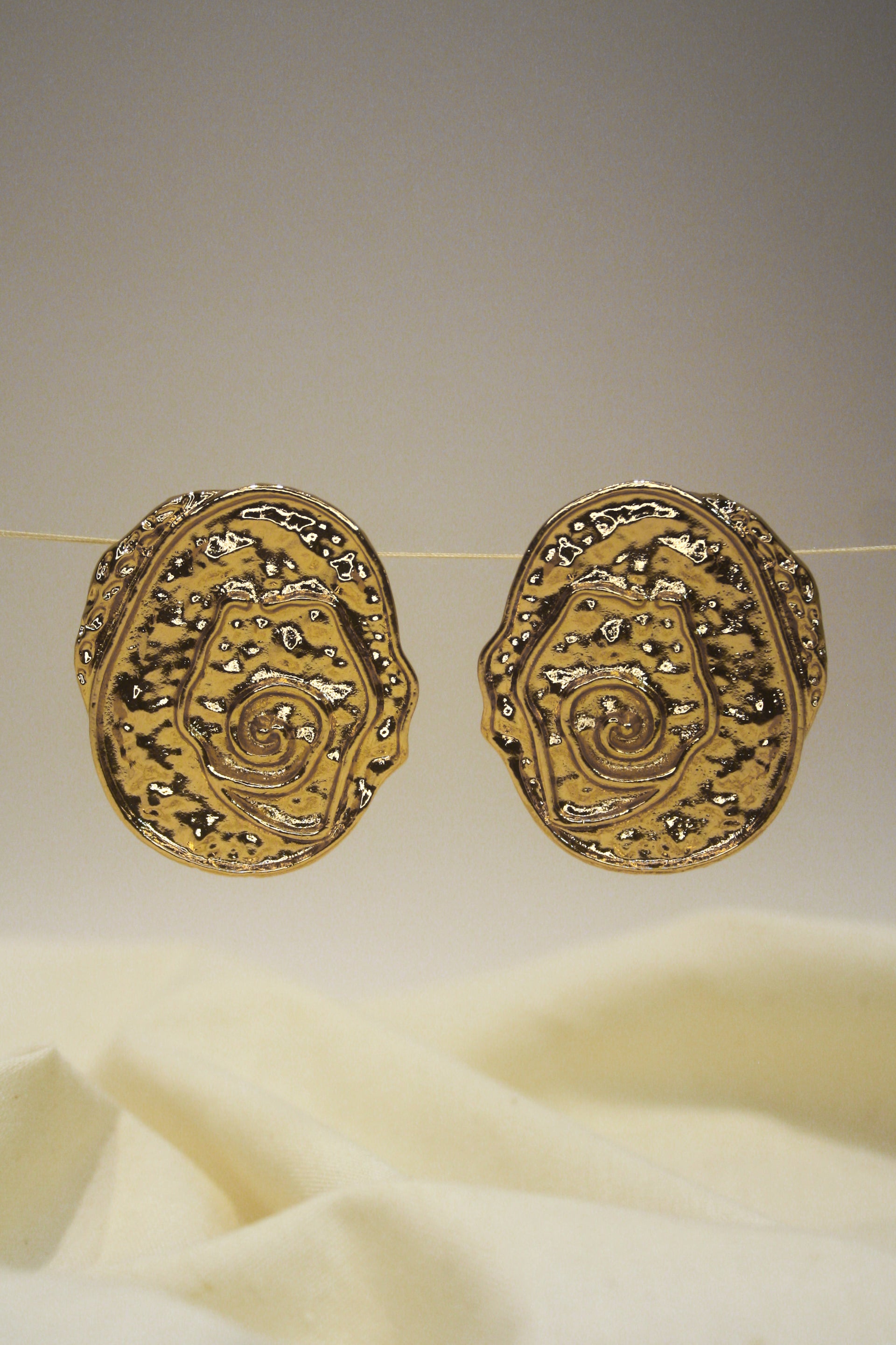 Brinco Fóssil - Dourado